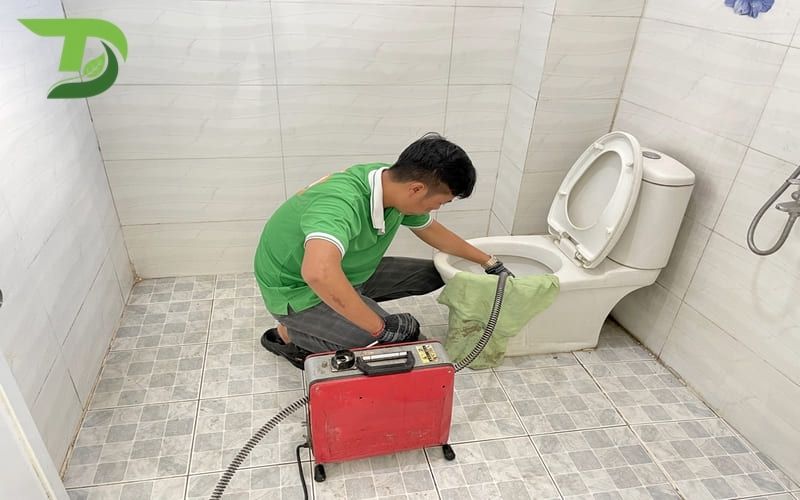 Hầm cầu bốc mùi hôi nặng