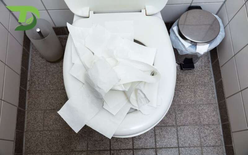 Hầm cầu bị tắc do giấy rác dầu mỡ