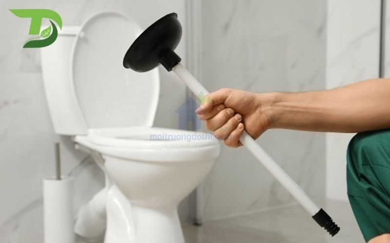 Thông bồn cầu Dĩ An