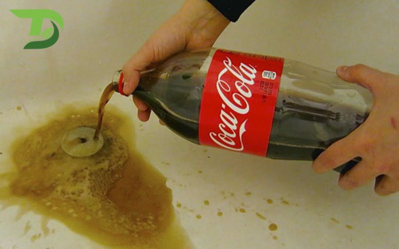 Thông cống bằng Coca