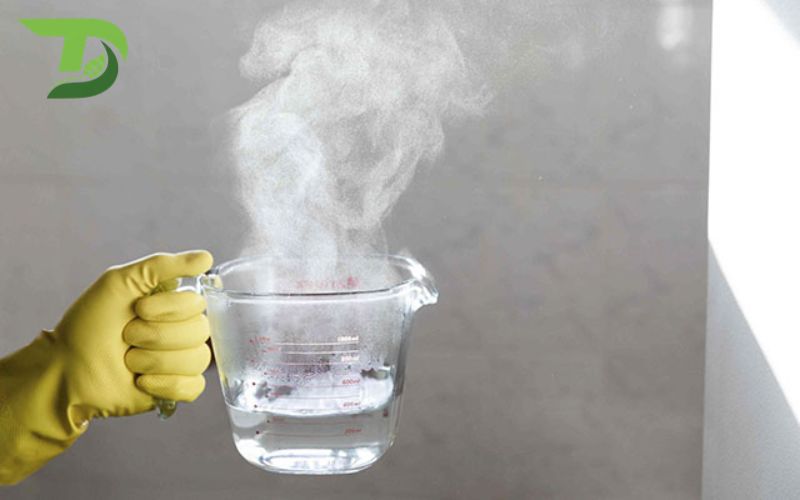 đổ nước sôi thông cống